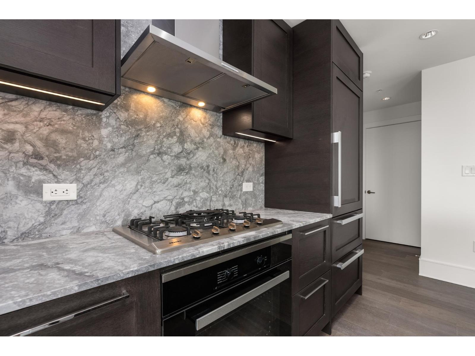 1102 1500 MARTIN STREET, White Rock