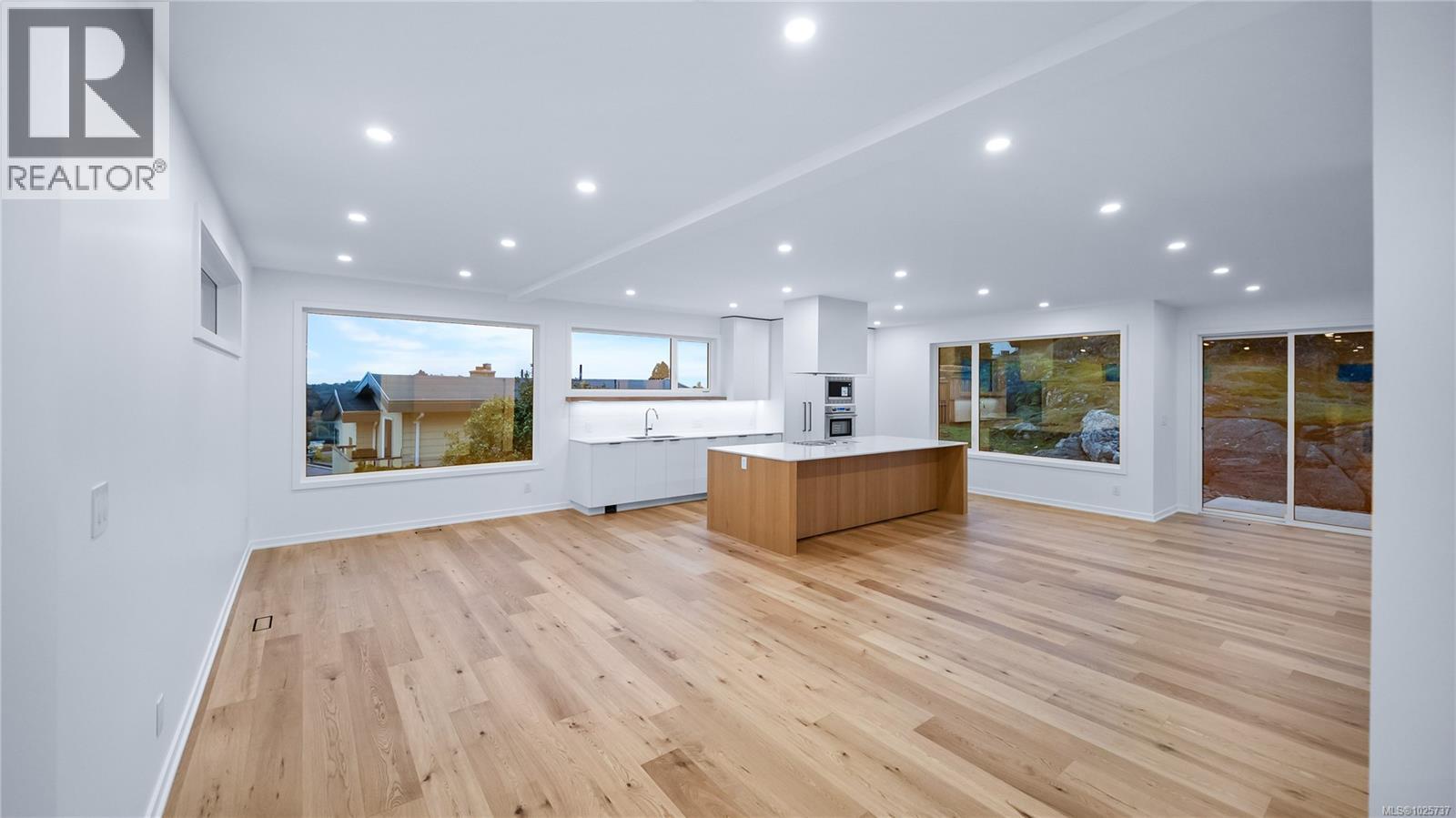 3700 Kootenay Pl, Saanich