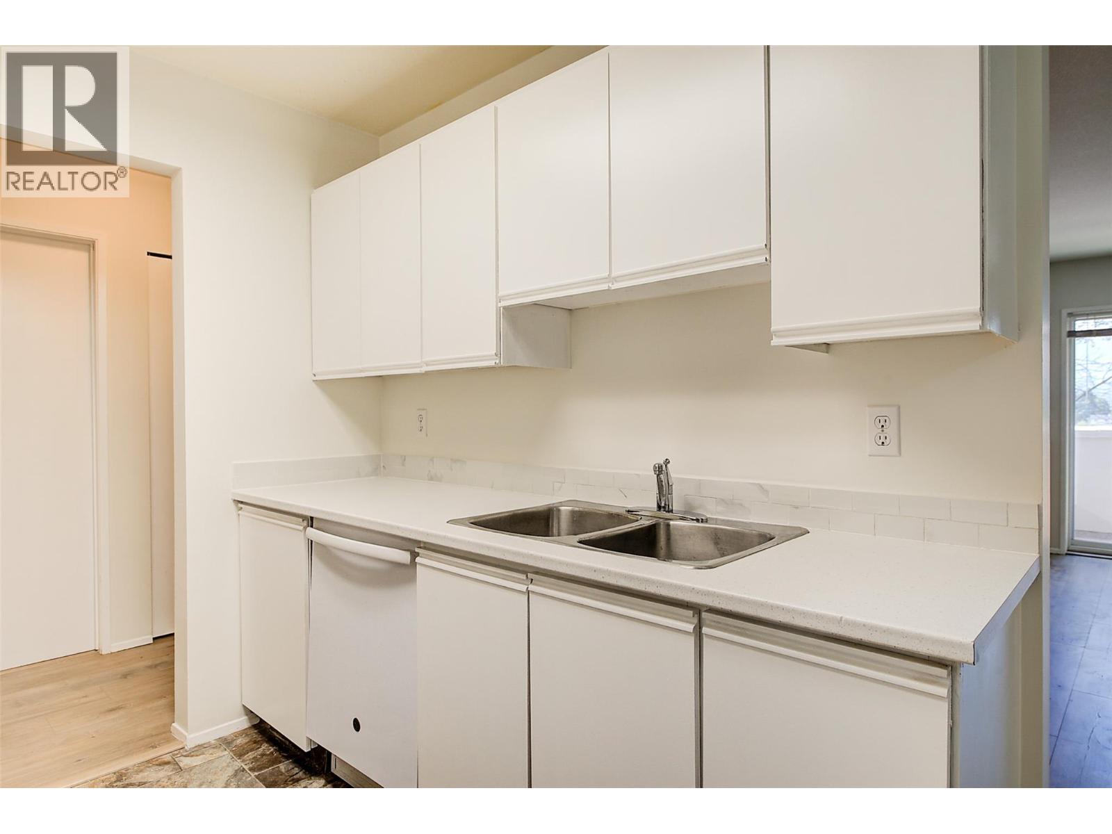 407 3180 De Montreuil Court, Kelowna