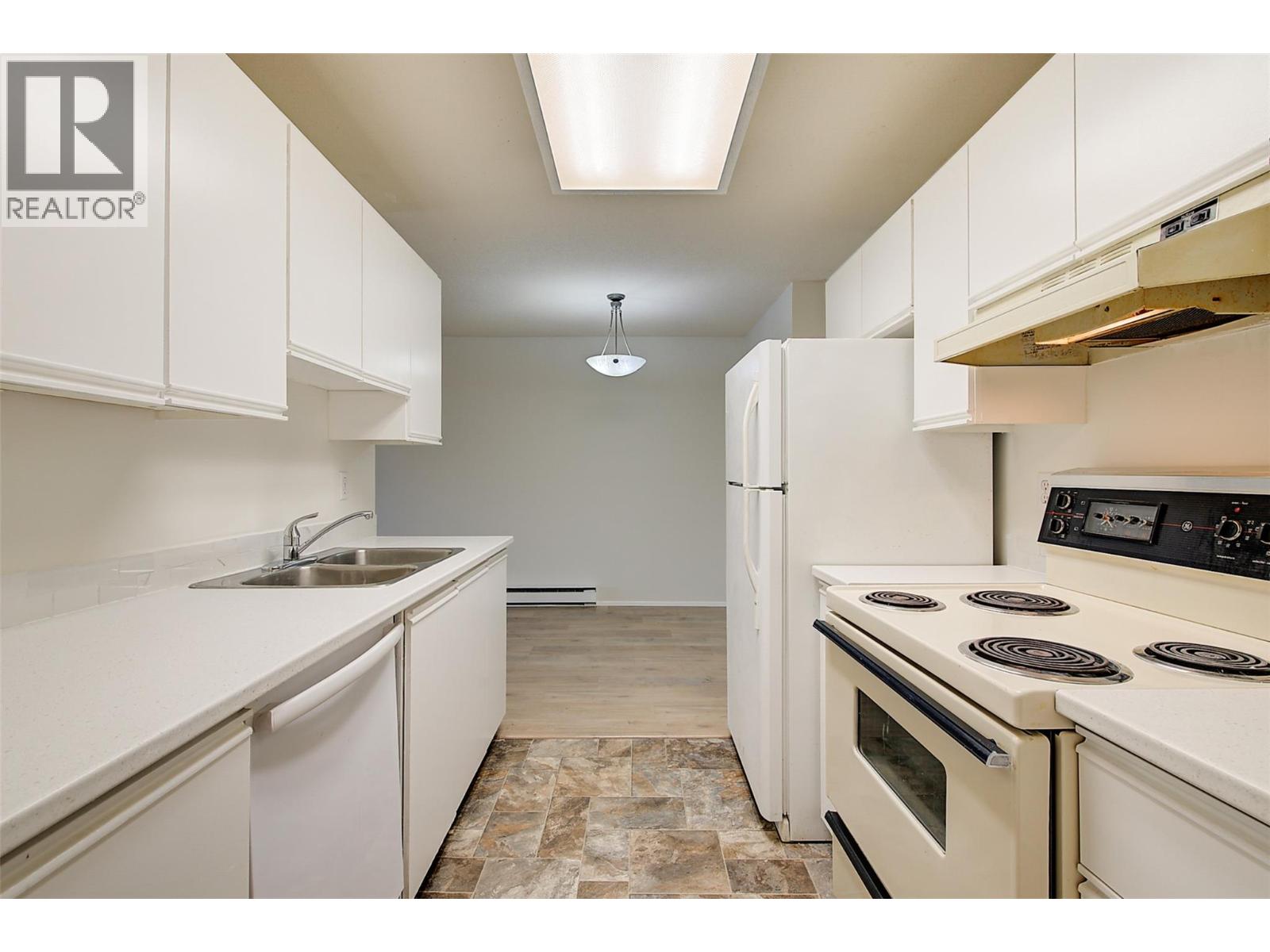 407 3180 De Montreuil Court, Kelowna