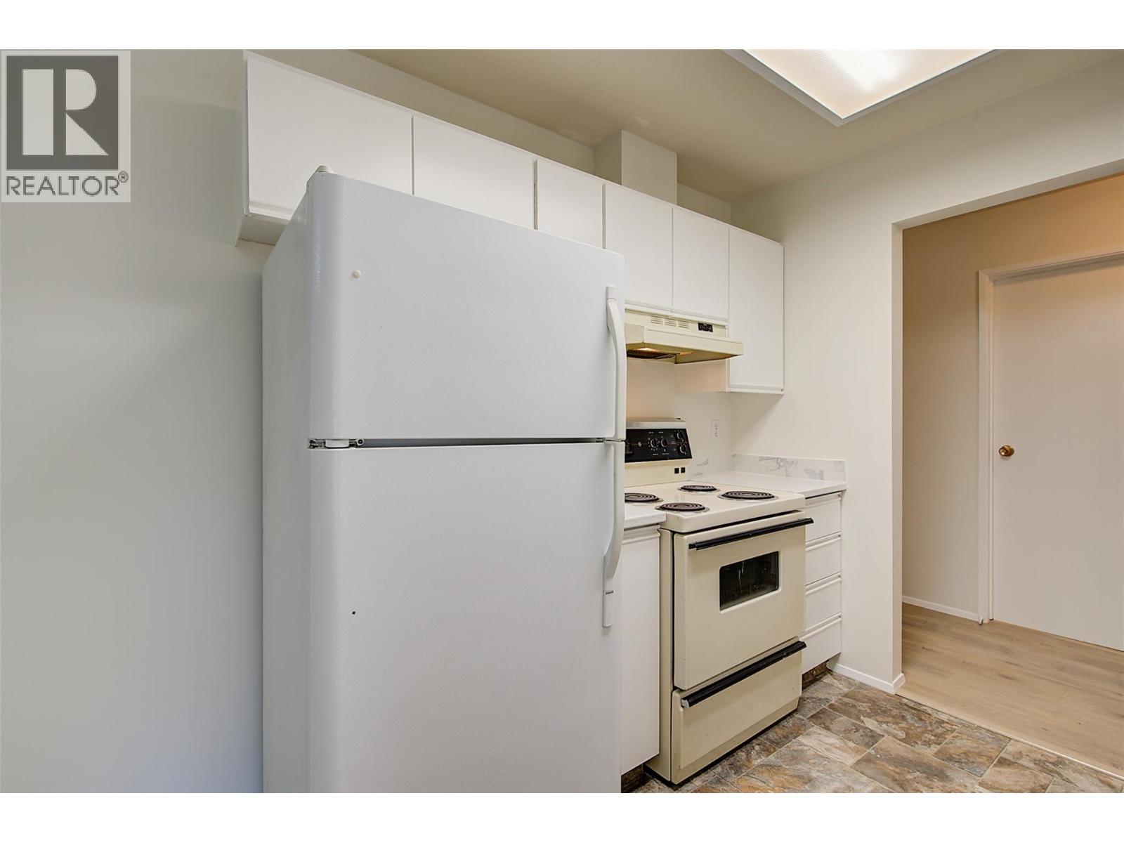 407 3180 De Montreuil Court, Kelowna