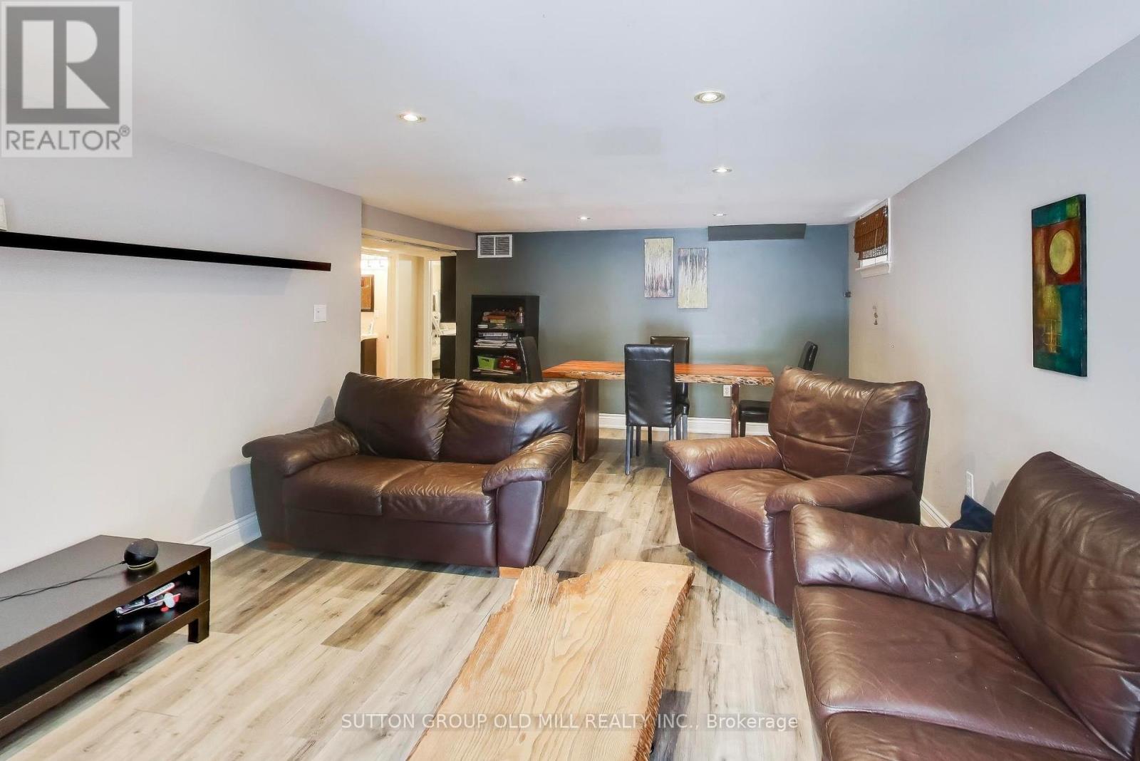 Single Family House Bungalow for Sale in  MYSTIC AVENUE Toronto (Oakridge) 