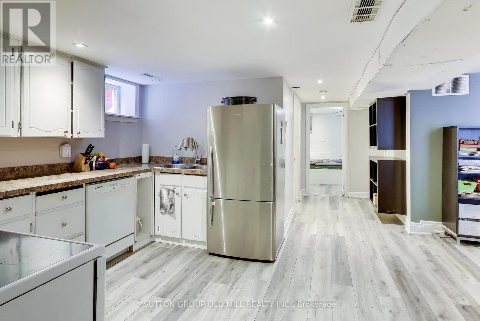 Single Family House Bungalow for Sale in  MYSTIC AVENUE Toronto (Oakridge) 