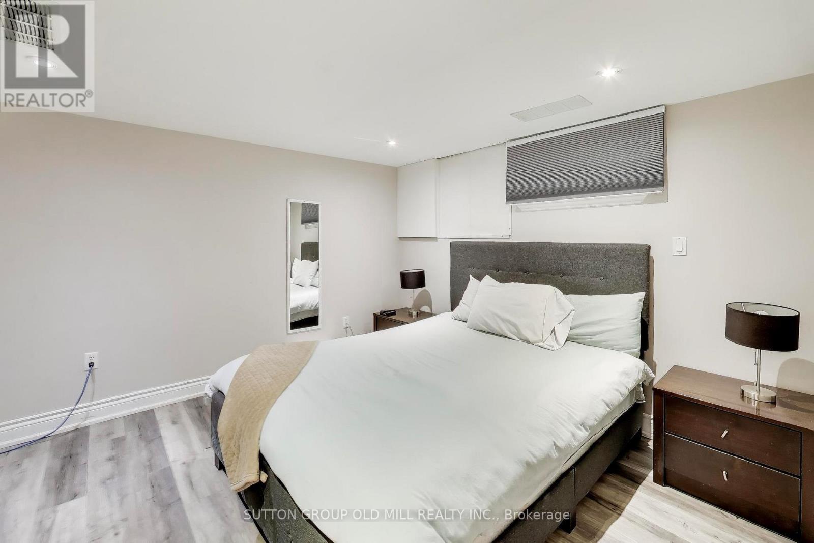 Single Family House Bungalow for Sale in  MYSTIC AVENUE Toronto (Oakridge) 