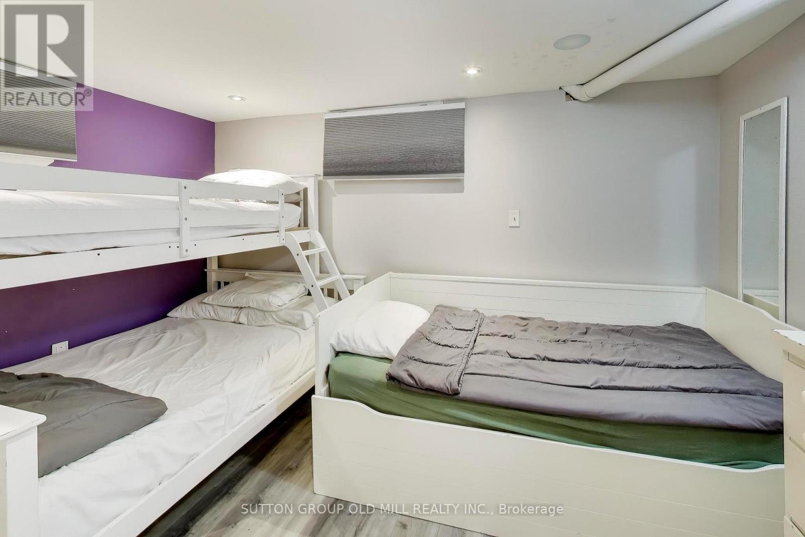 Single Family House Bungalow for Sale in  MYSTIC AVENUE Toronto (Oakridge) 