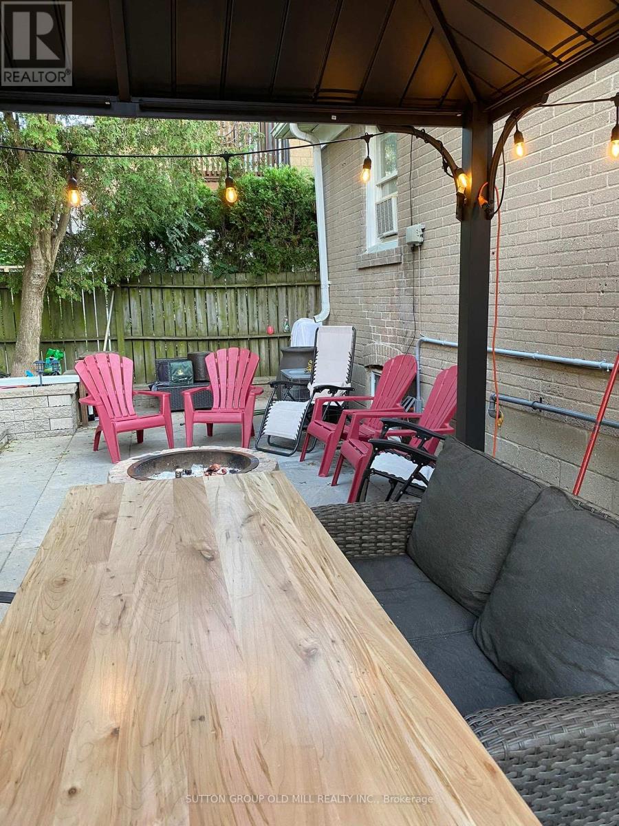 Single Family House Bungalow for Sale in  MYSTIC AVENUE Toronto (Oakridge) 