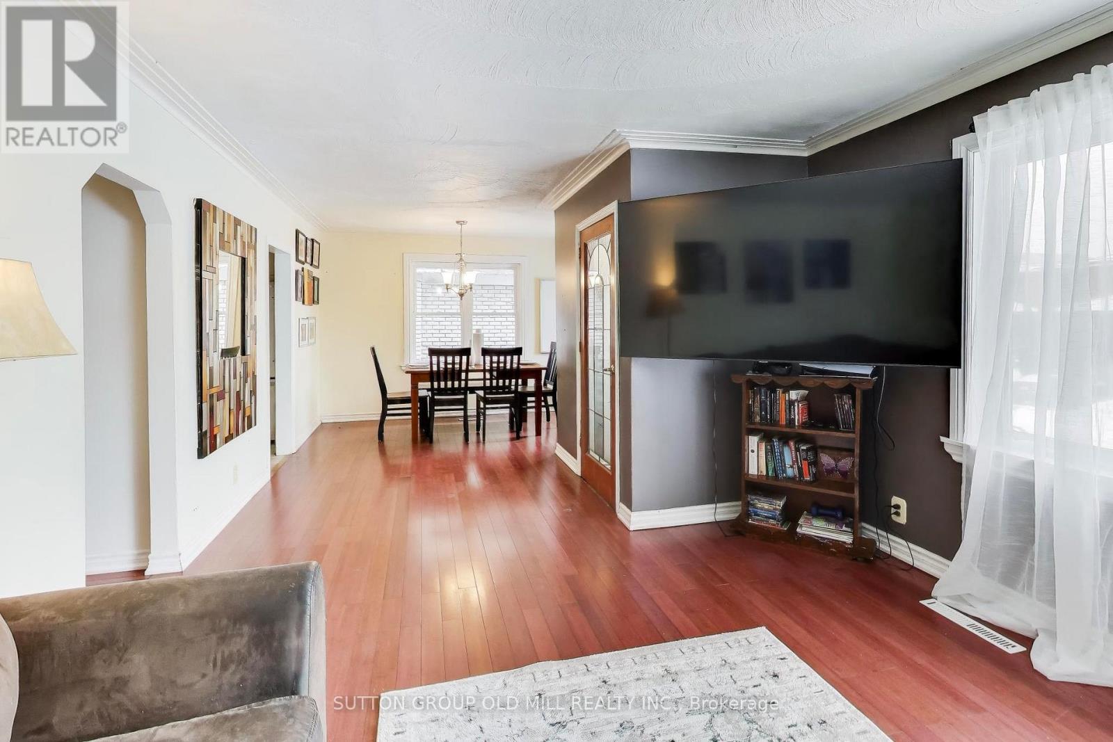 Single Family House Bungalow for Sale in  MYSTIC AVENUE Toronto (Oakridge) 