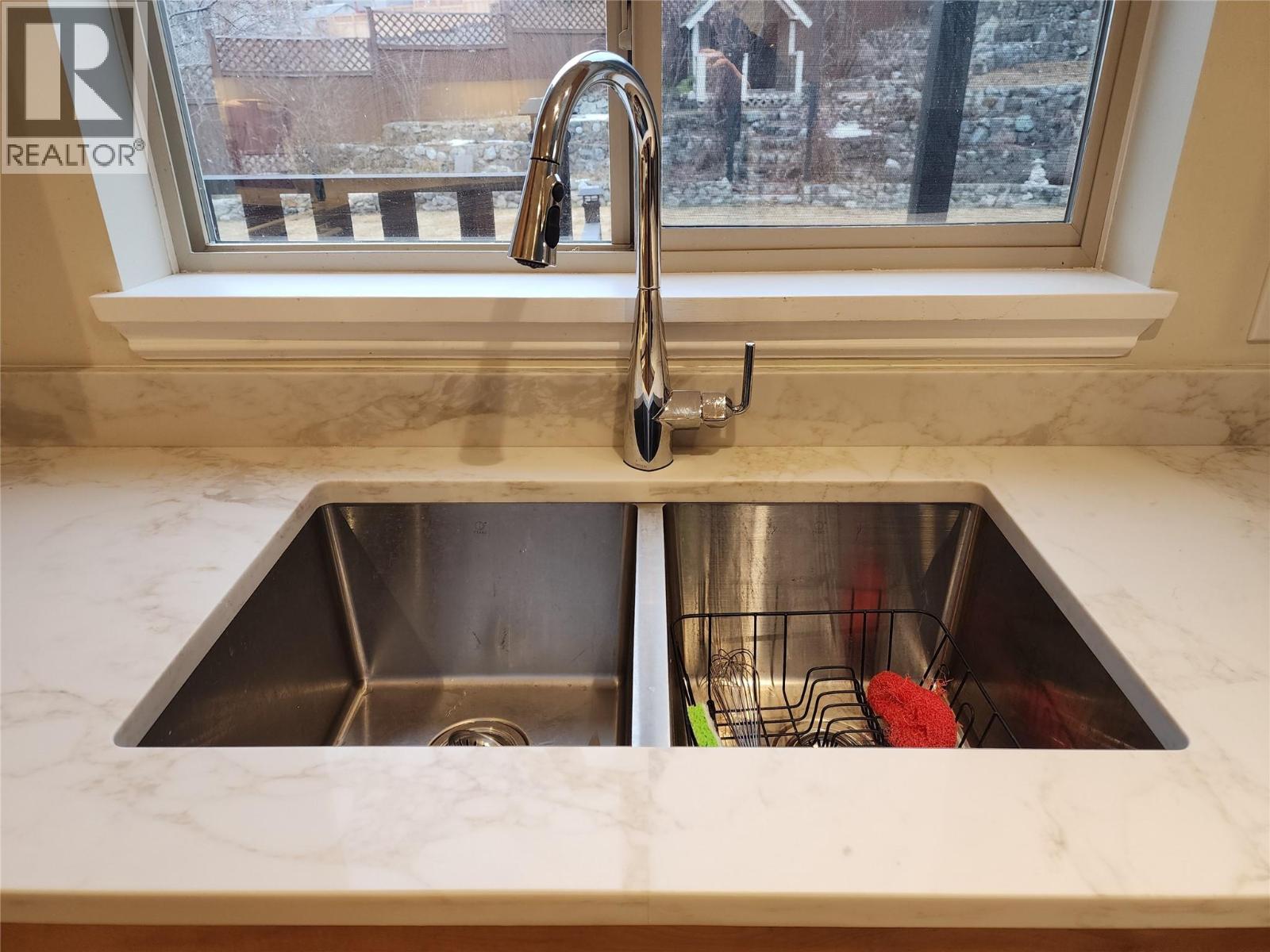 1925 englemann Court, Kamloops