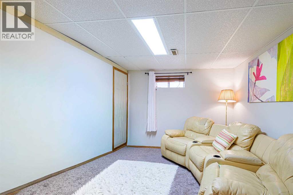 Single Family House for Sale in  Mt. Aberdeen Manor SE McKenzie Lake Calgary 