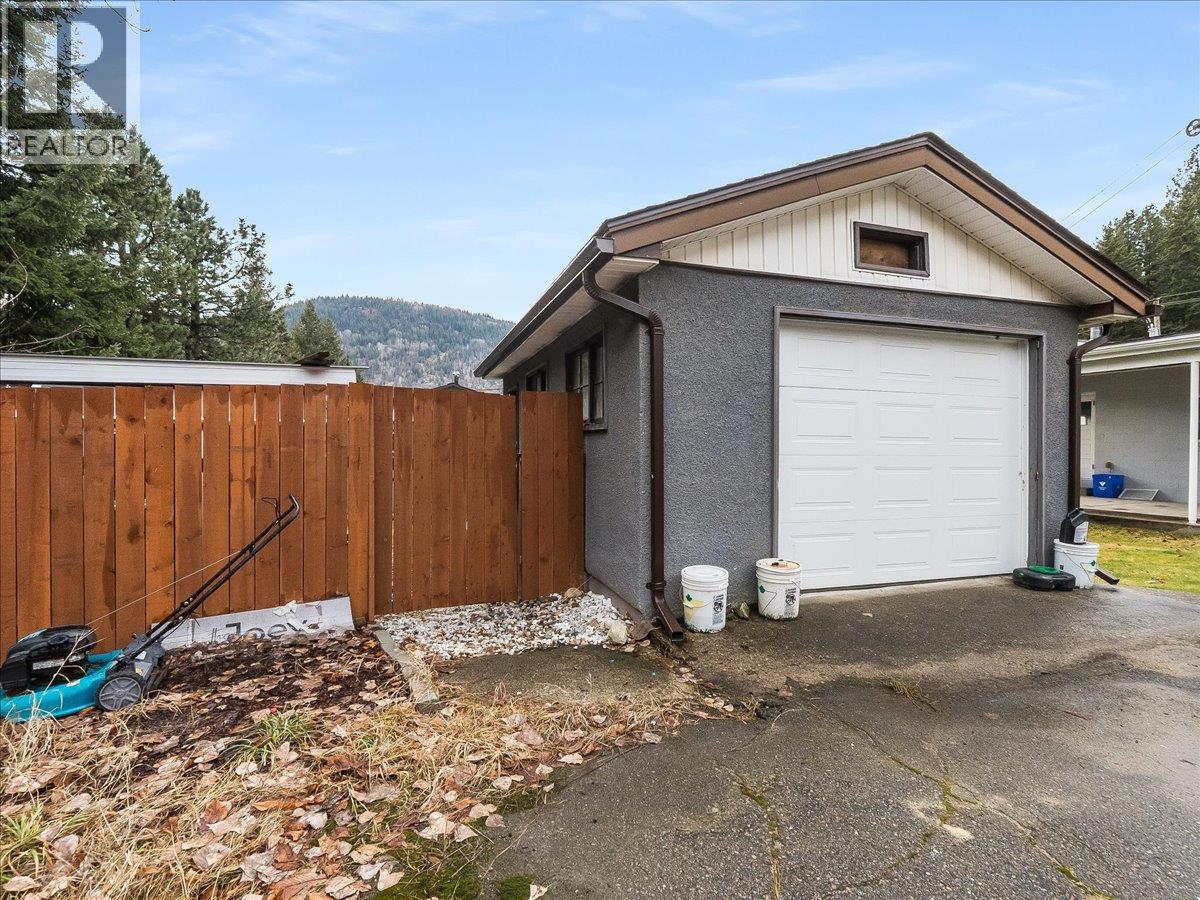 2399 Tenth Avenue, Trail