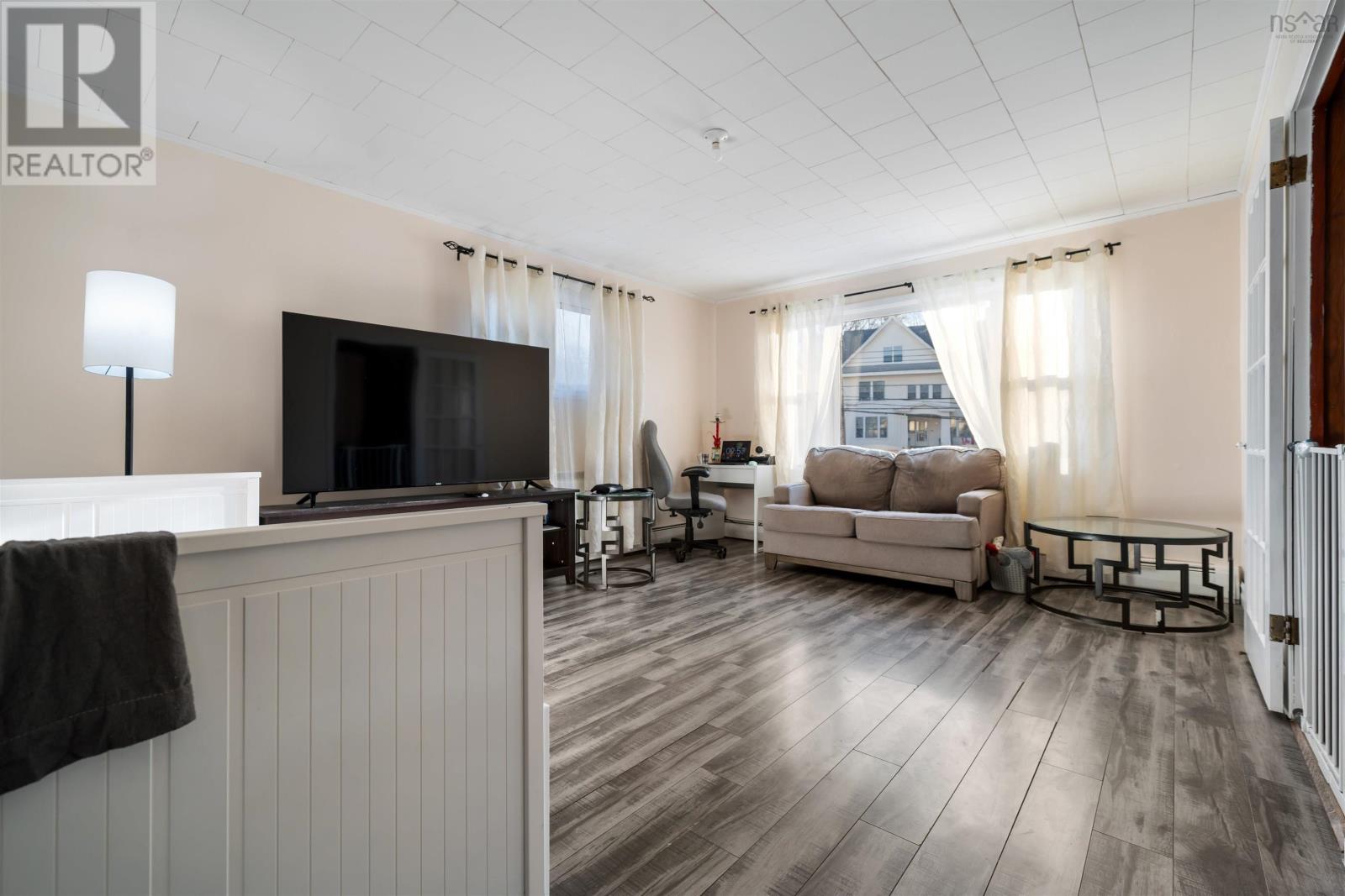 Property 20 of 43 of 132 Almont Avenue