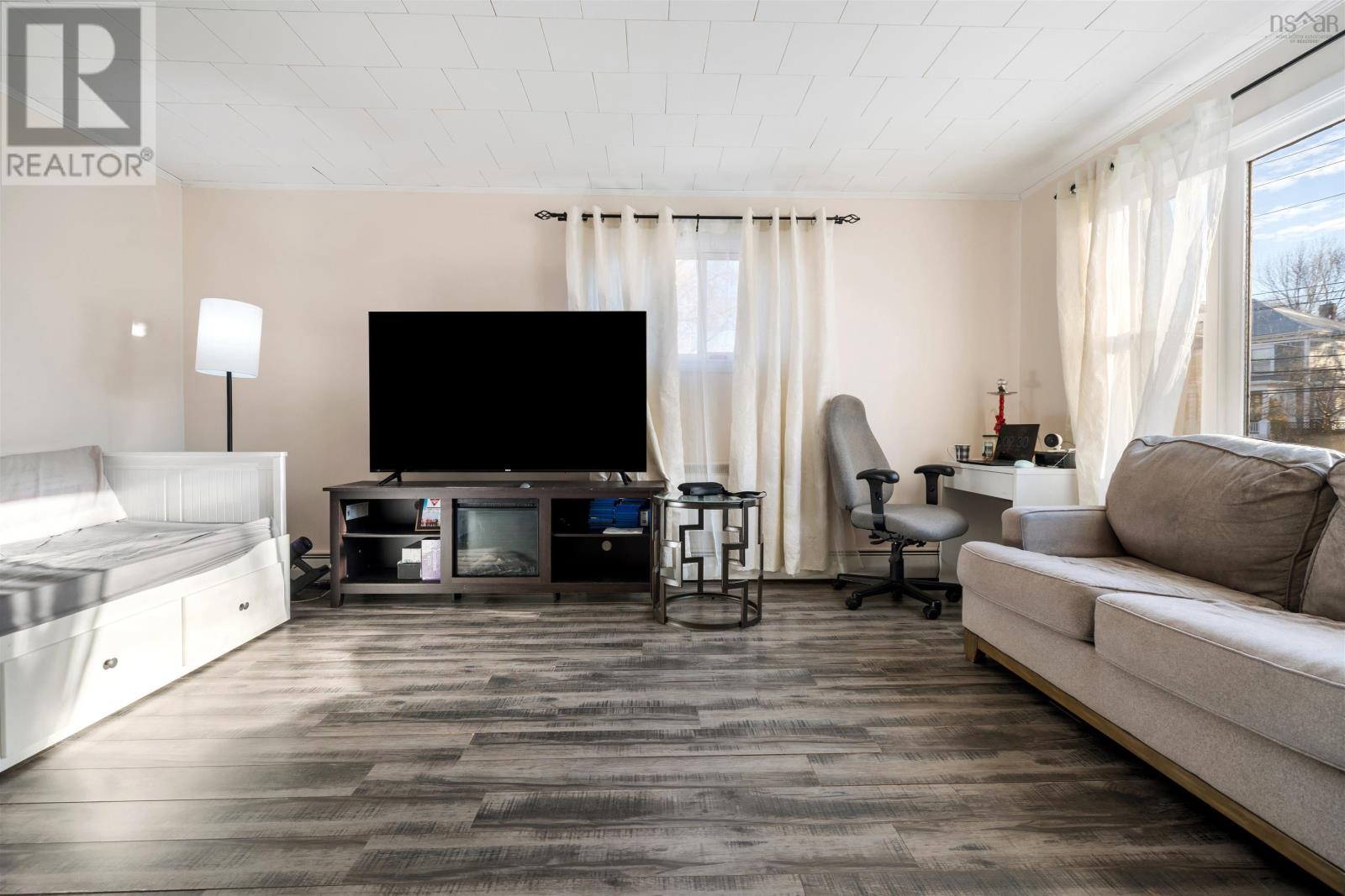 Property 21 of 43 of 132 Almont Avenue