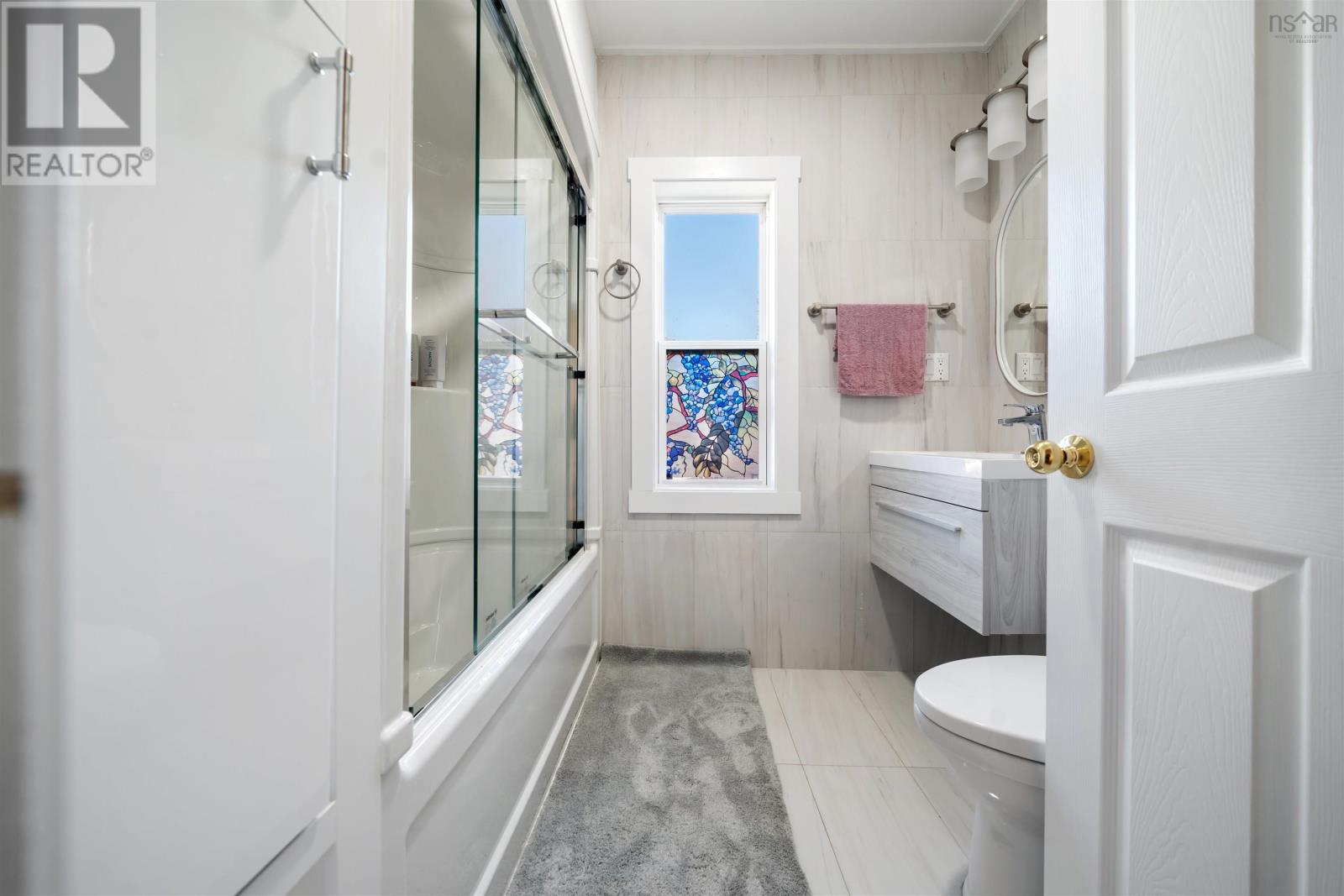 Property 25 of 43 of 132 Almont Avenue