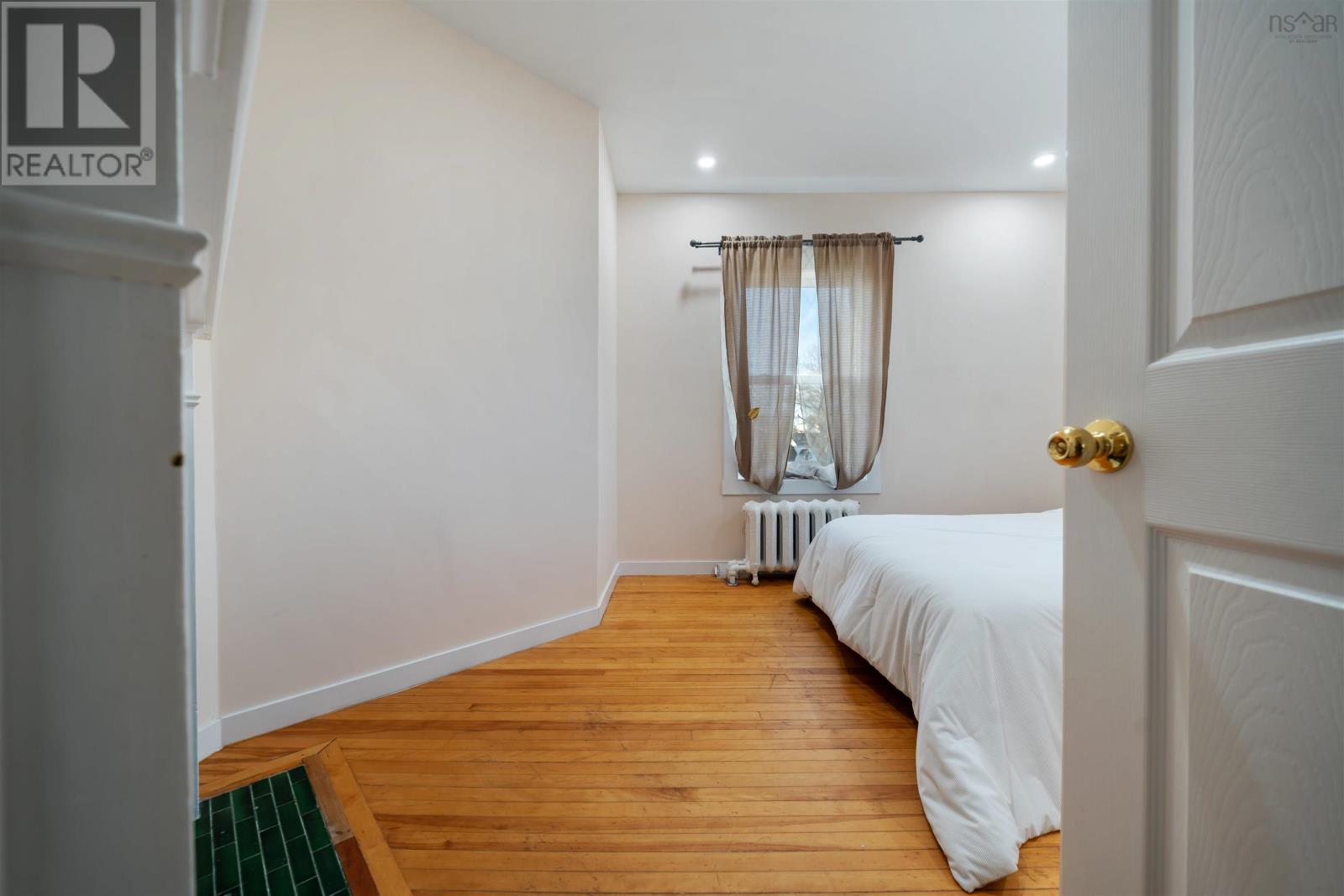 Property 26 of 43 of 132 Almont Avenue