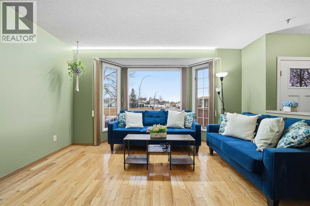 Single Family House for Sale in  LAGUNA Close NE Monterey Park Calgary 