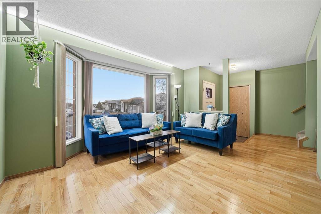 Single Family House for Sale in  LAGUNA Close NE Monterey Park Calgary 