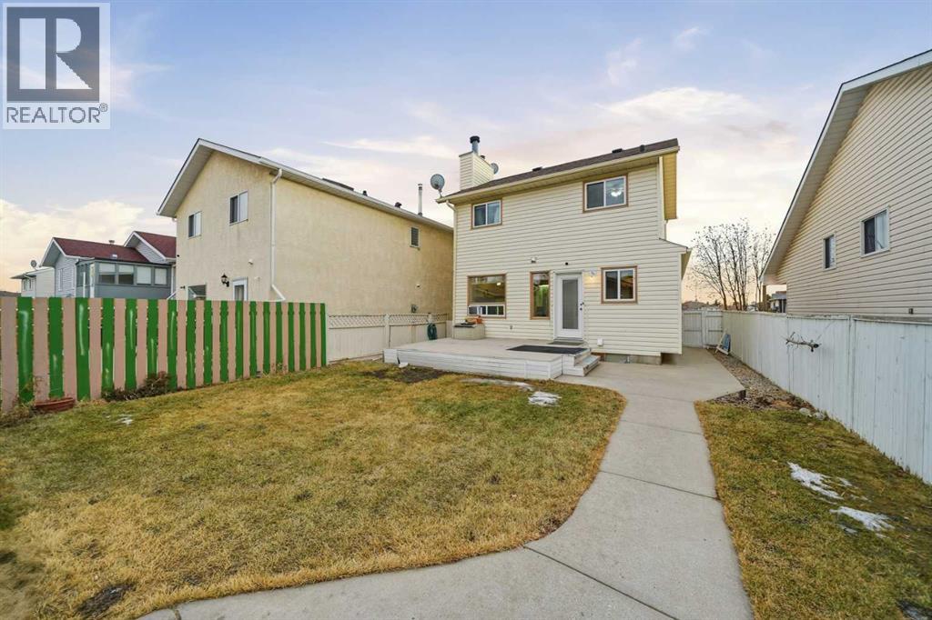 Single Family House for Sale in  LAGUNA Close NE Monterey Park Calgary 