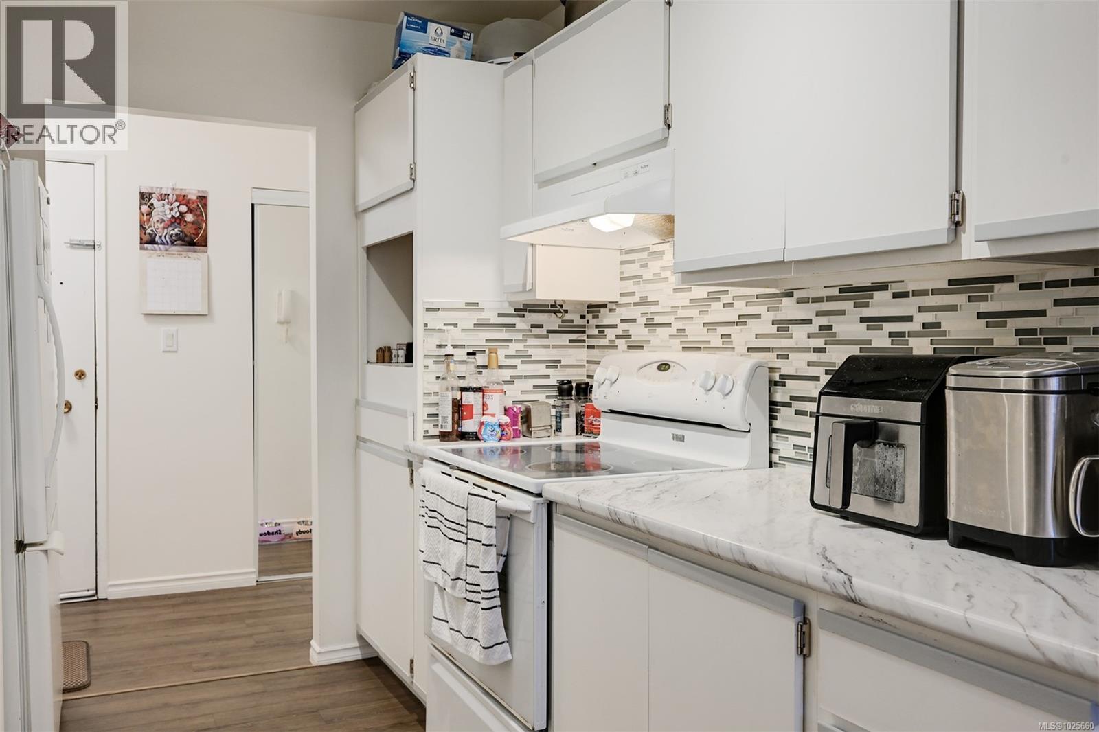 #203 625 ADMIRALS RD - 12