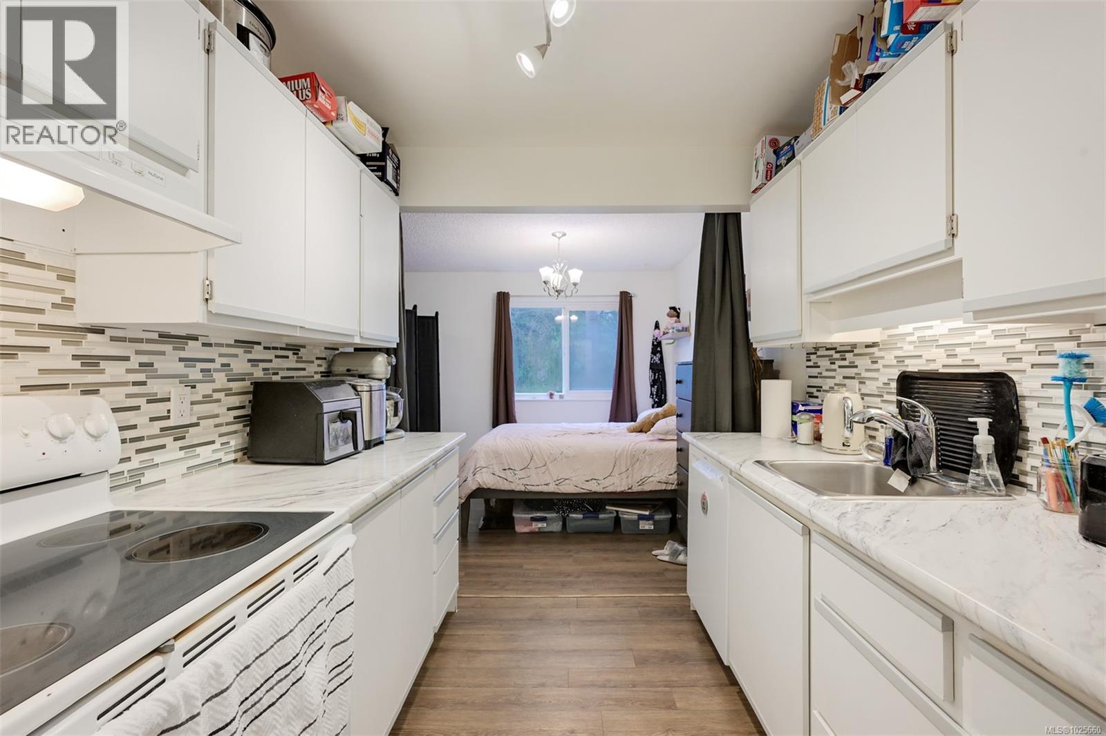 #203 625 ADMIRALS RD - 13