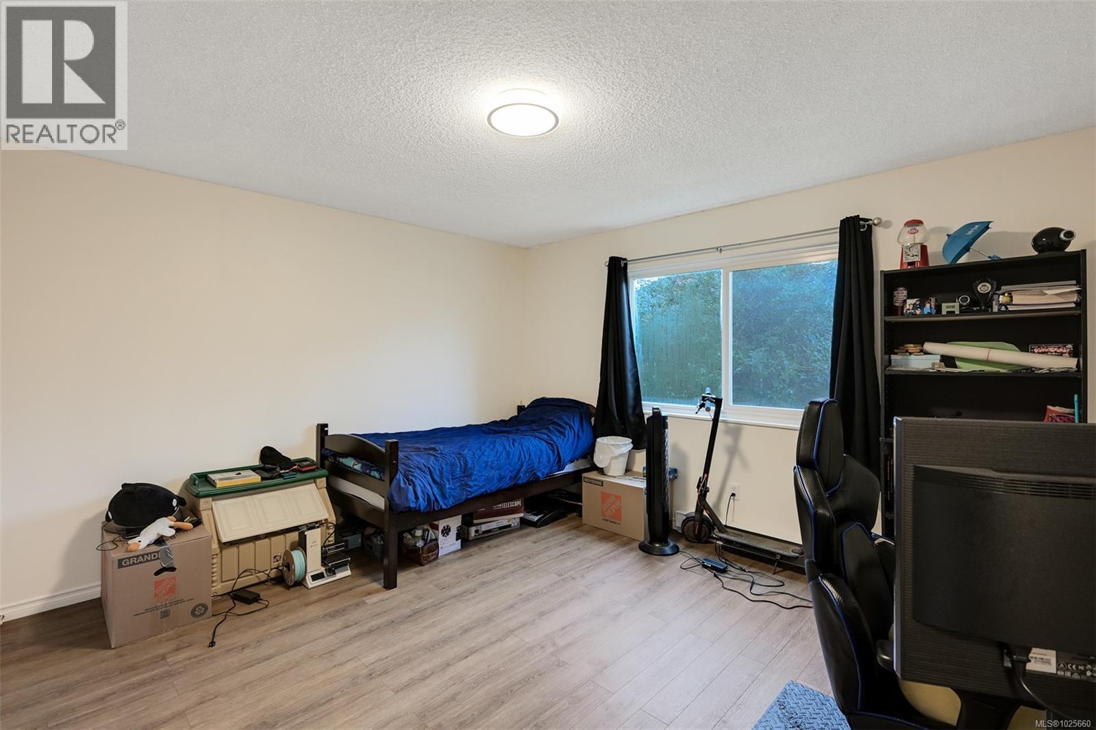 #203 625 ADMIRALS RD - 18