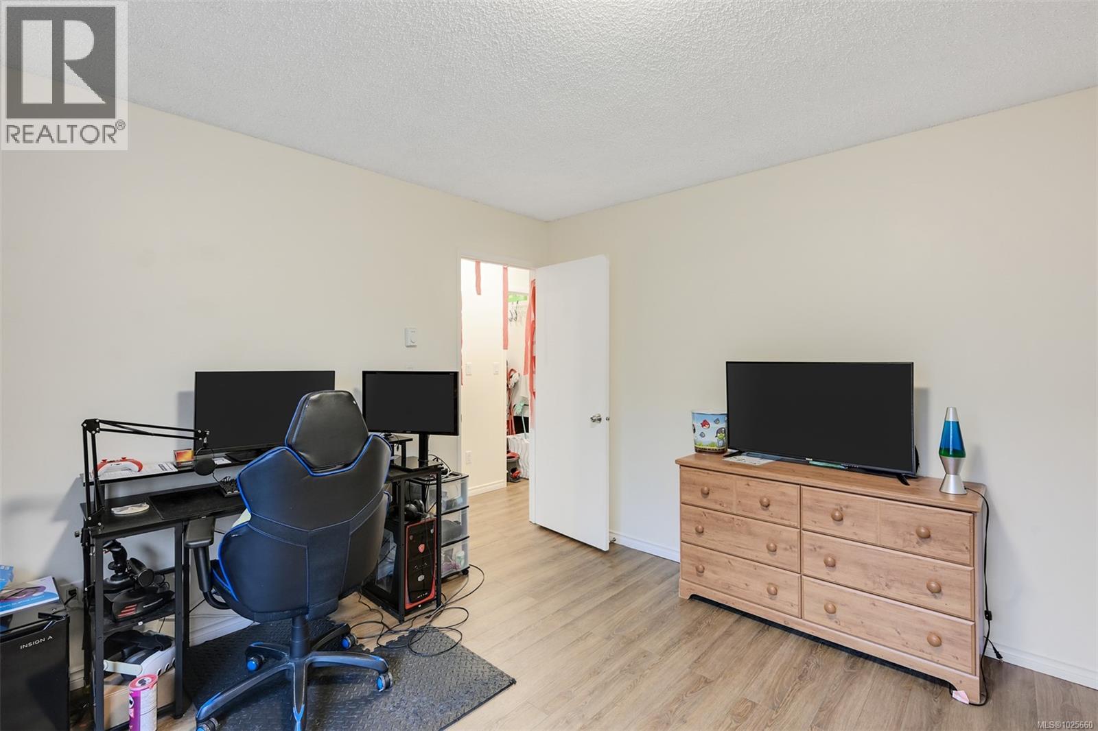 #203 625 ADMIRALS RD - 19