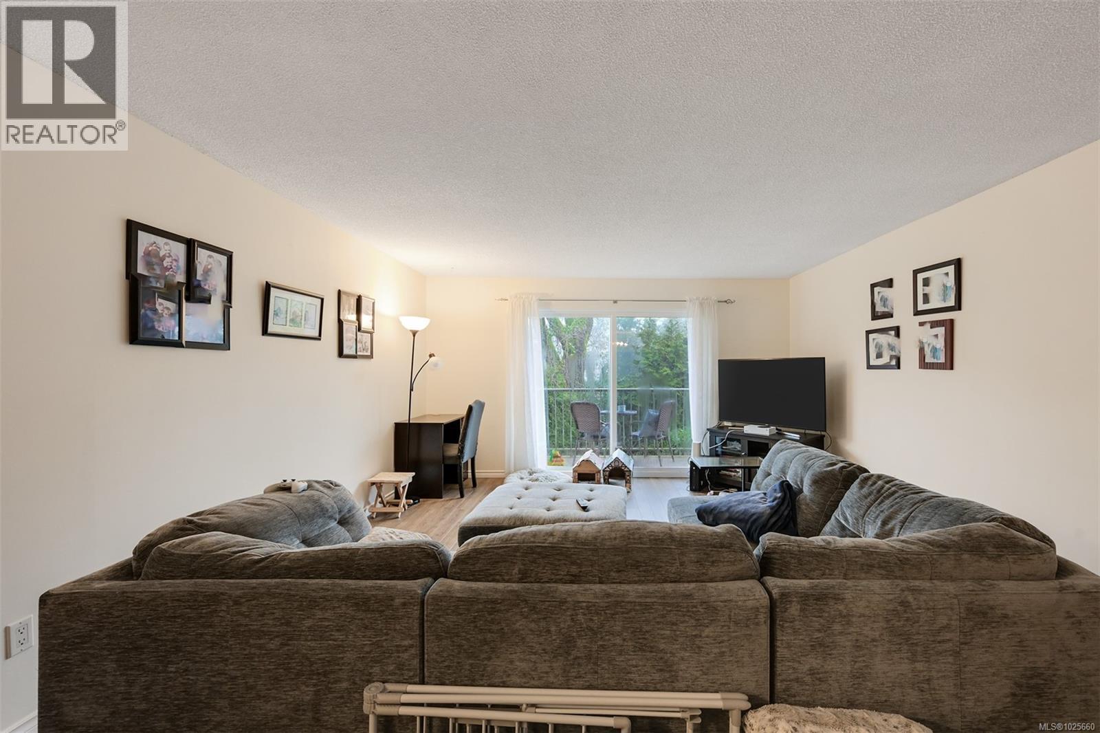 #203 625 Admirals Rd - 2