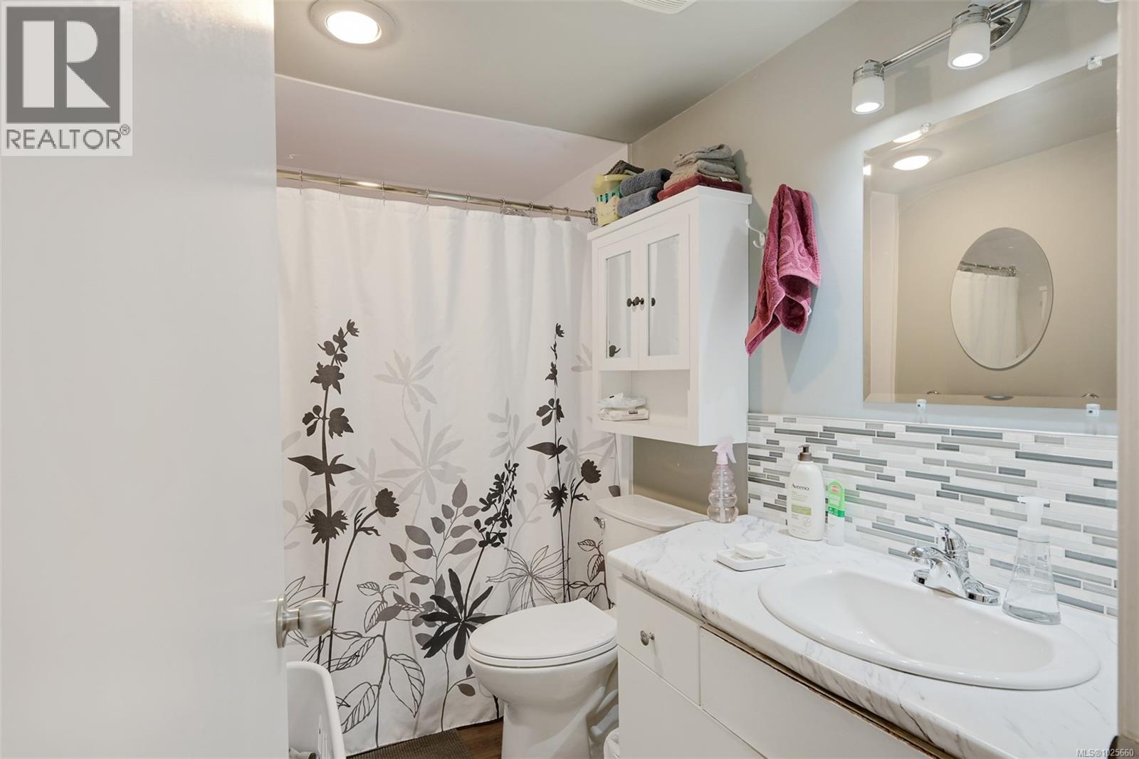 #203 625 ADMIRALS RD - 22