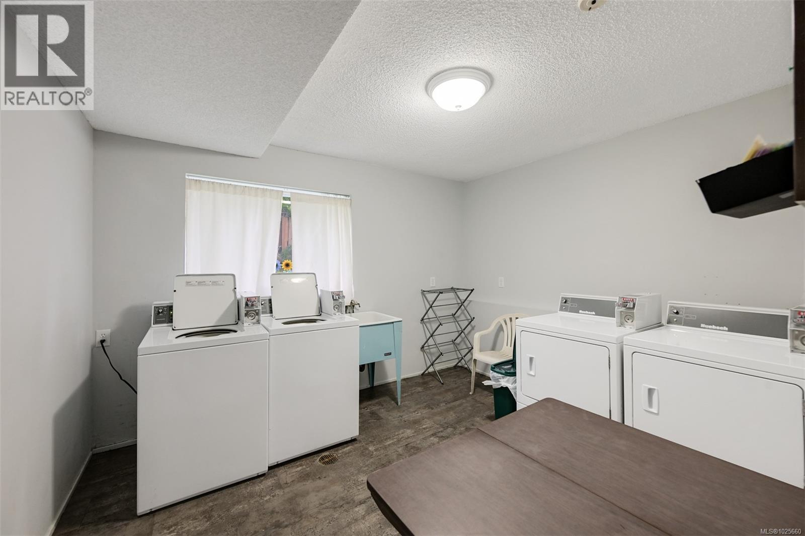 #203 625 ADMIRALS RD - 25