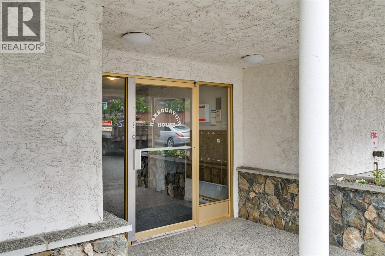 #203 625 ADMIRALS RD - 28