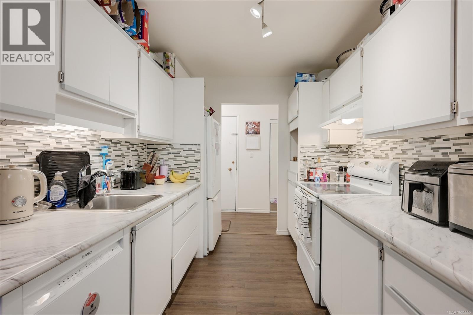 203 625 Admirals Rd - Photo 3 of 33, Esquimalt, British Columbia