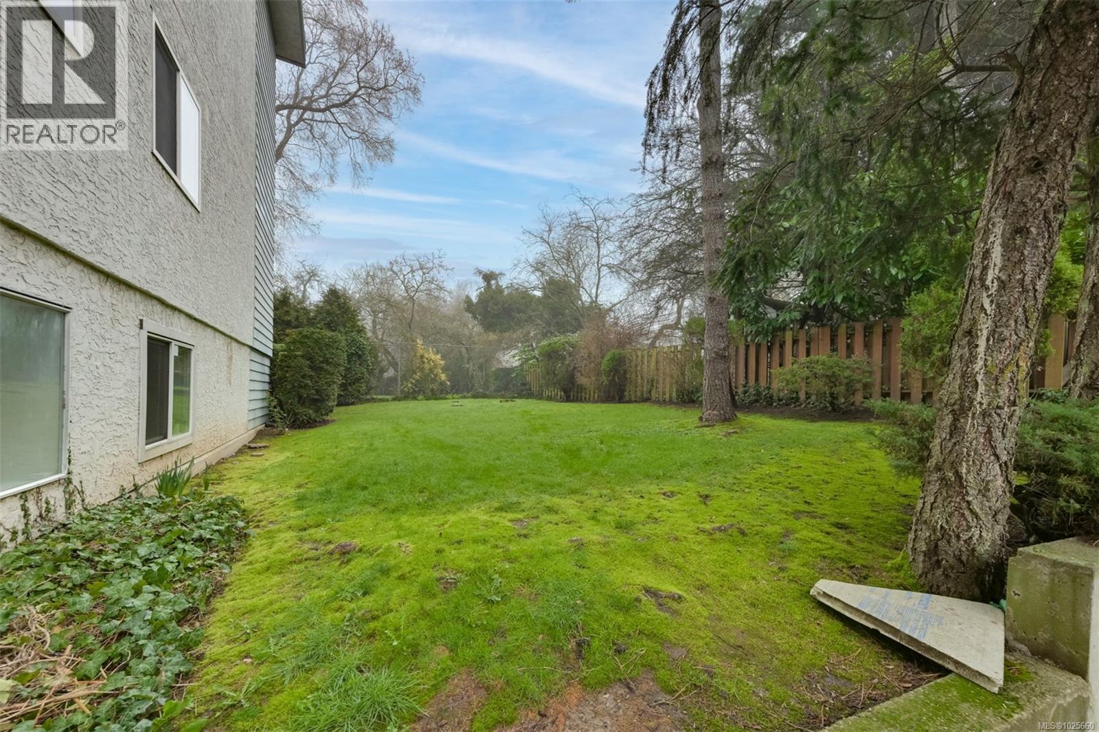 #203 625 ADMIRALS RD - 33