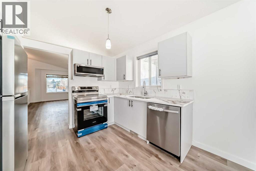 Single Family House 4 Level for Sale in  Shawbrooke Road SW Shawnessy Calgary 