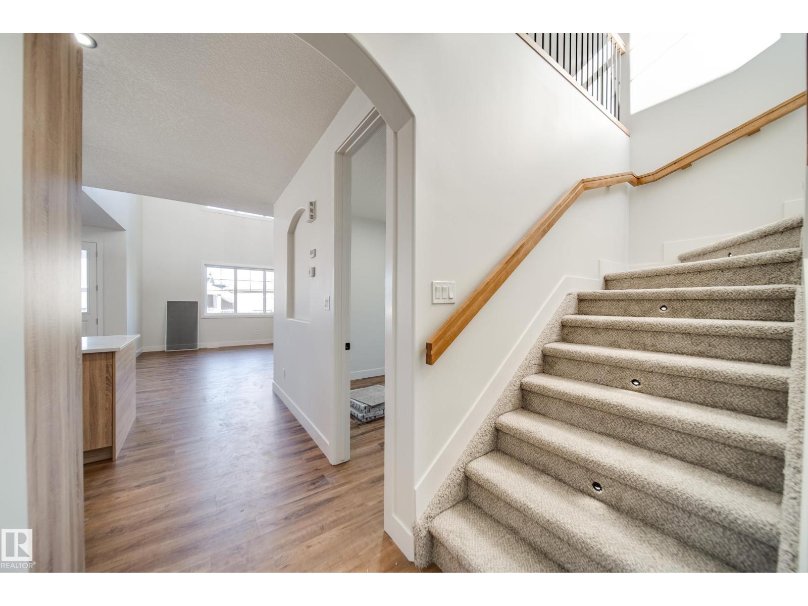 7156 177 AV NW - 4