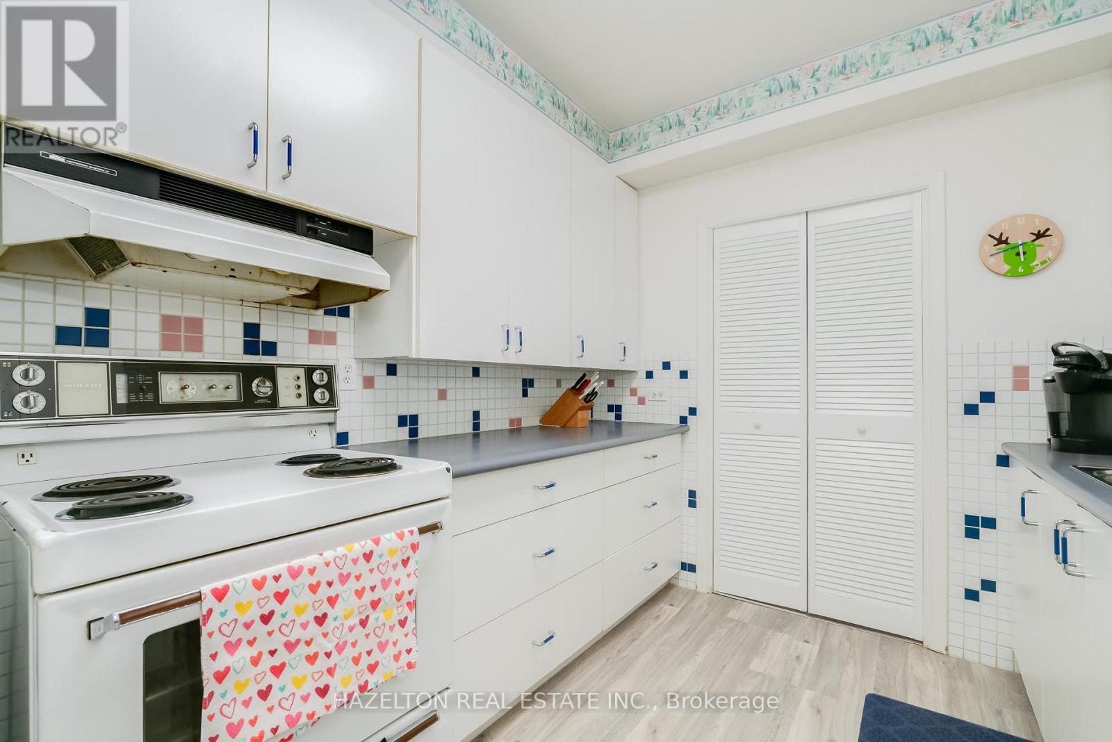 50 BUCKINGHAM AVENUE - 11