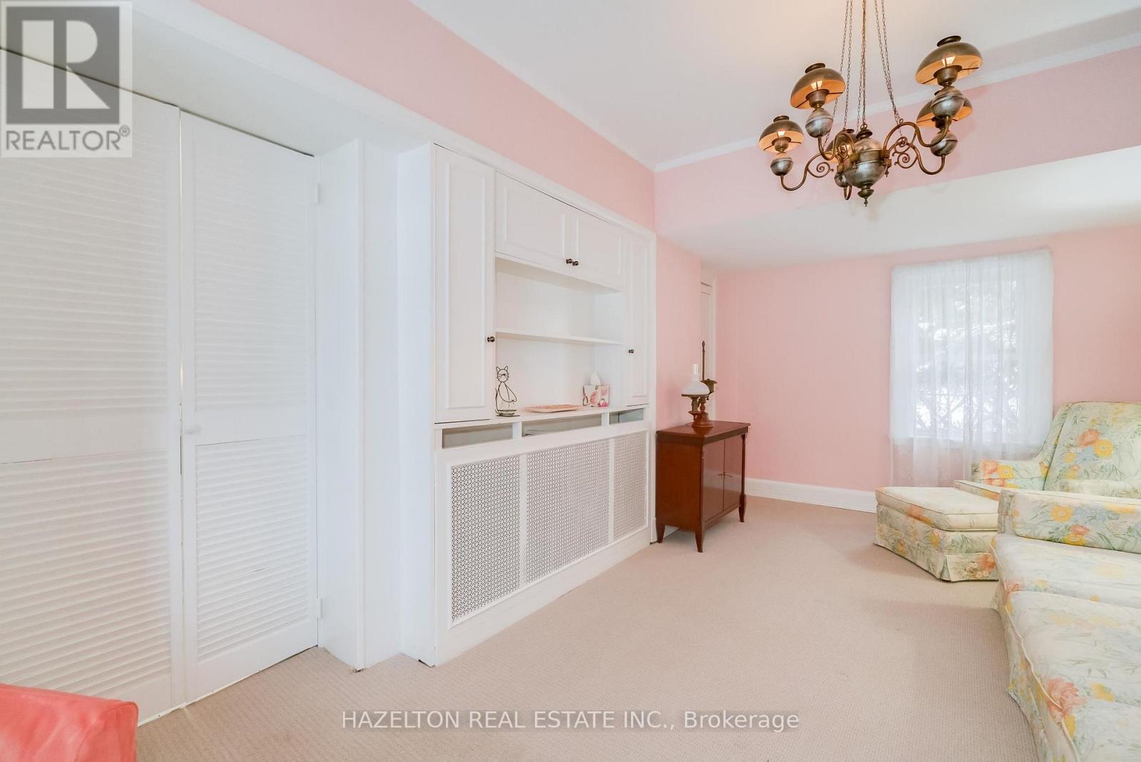 50 BUCKINGHAM AVENUE - 18
