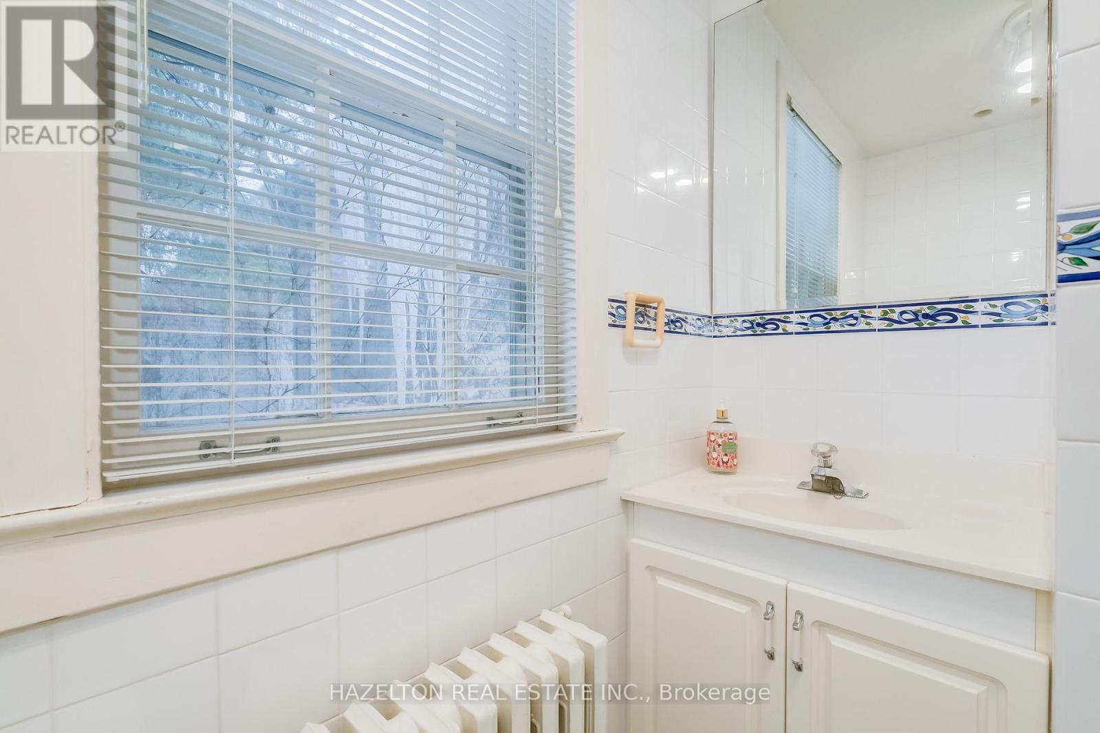 50 BUCKINGHAM AVENUE - 22