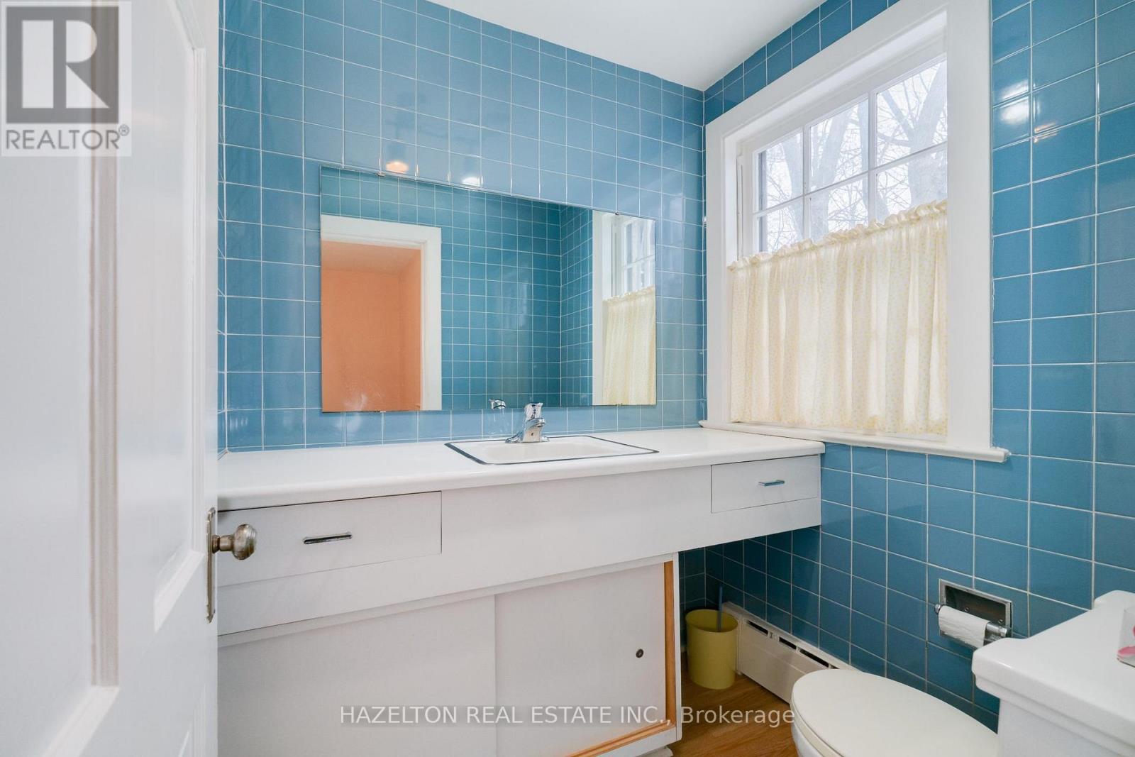 50 BUCKINGHAM AVENUE - 34