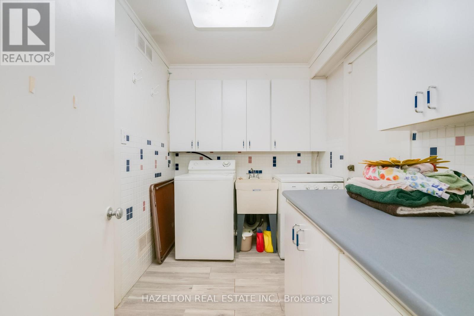 50 BUCKINGHAM AVENUE - 5