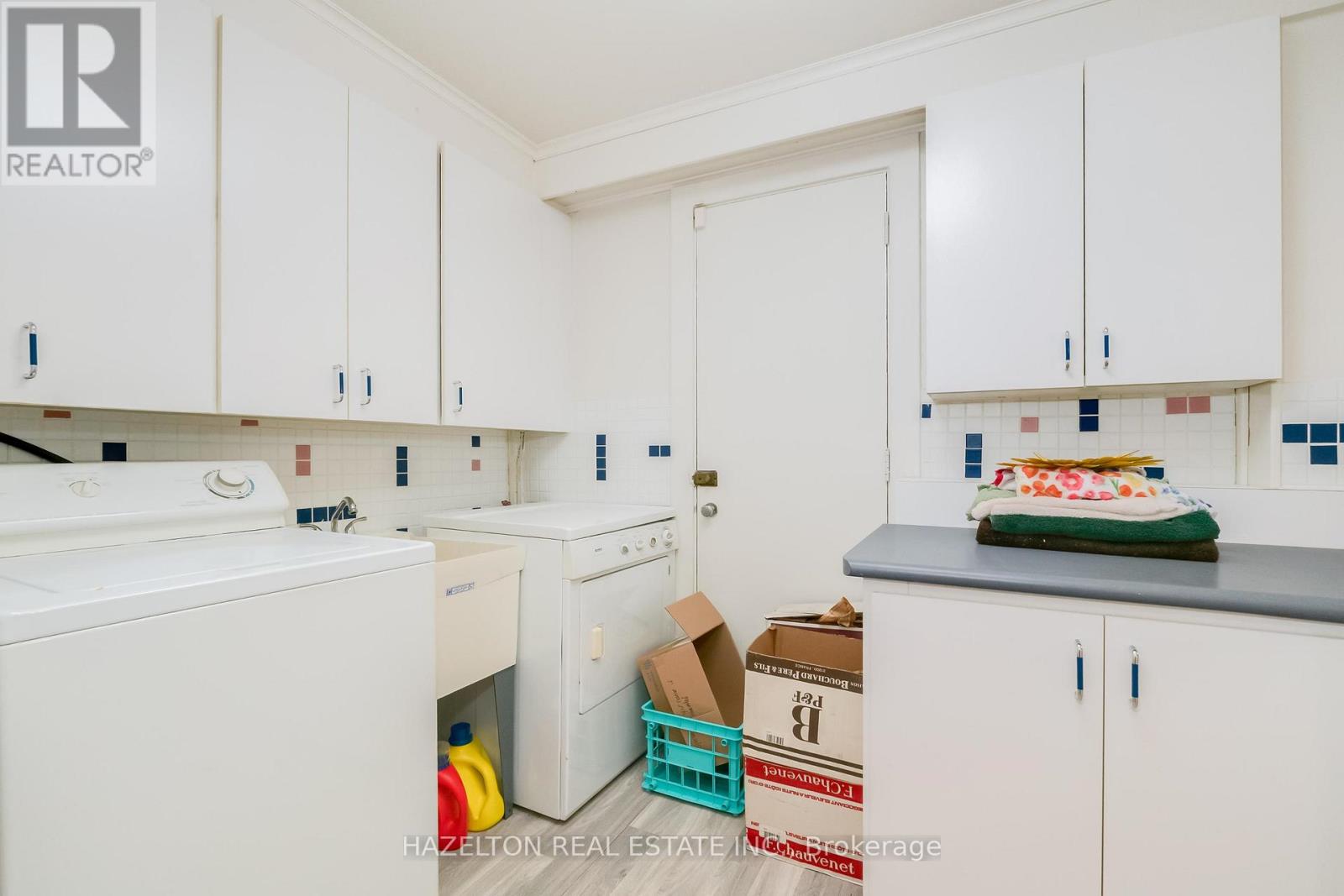 50 BUCKINGHAM AVENUE - 6