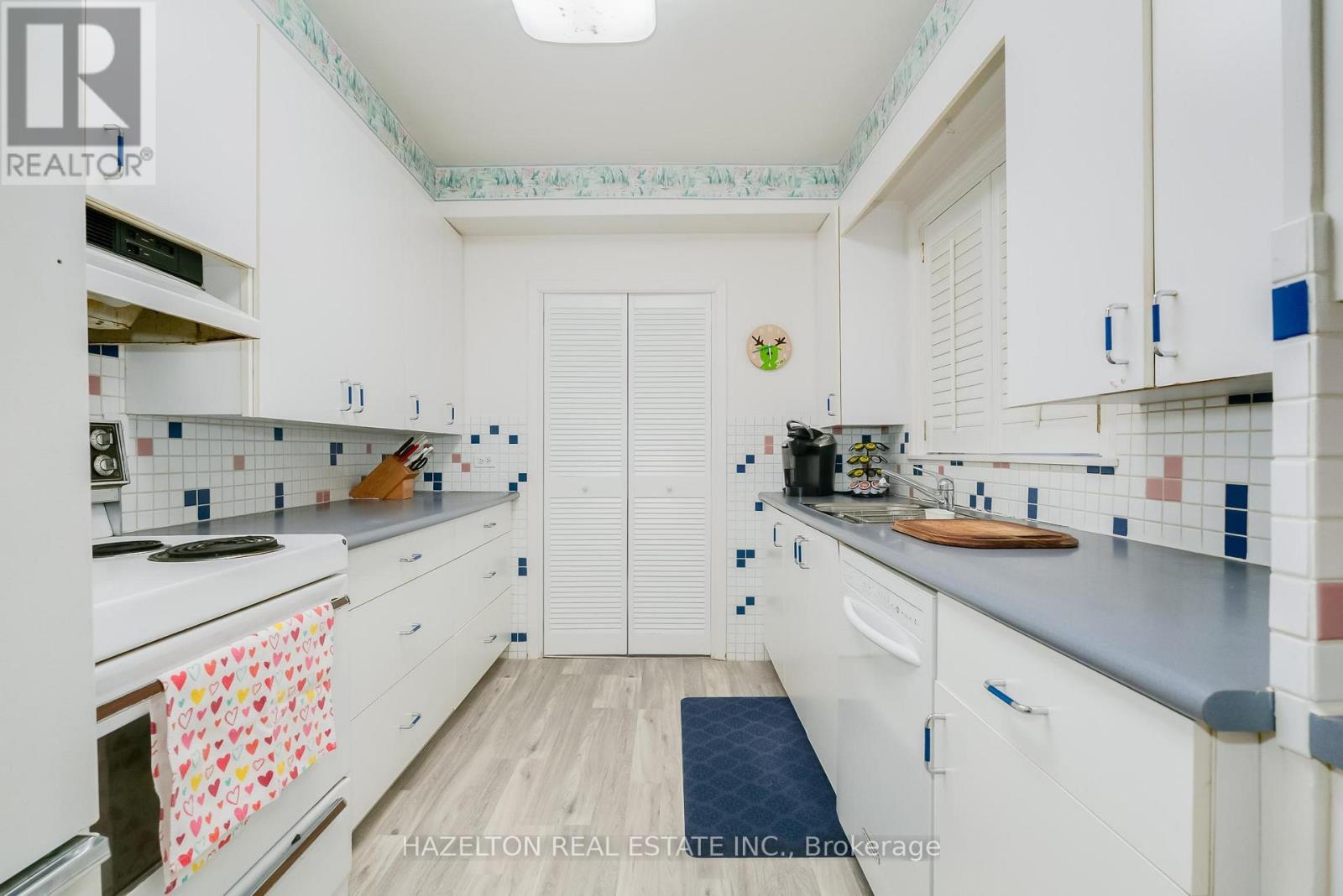 50 BUCKINGHAM AVENUE - 9