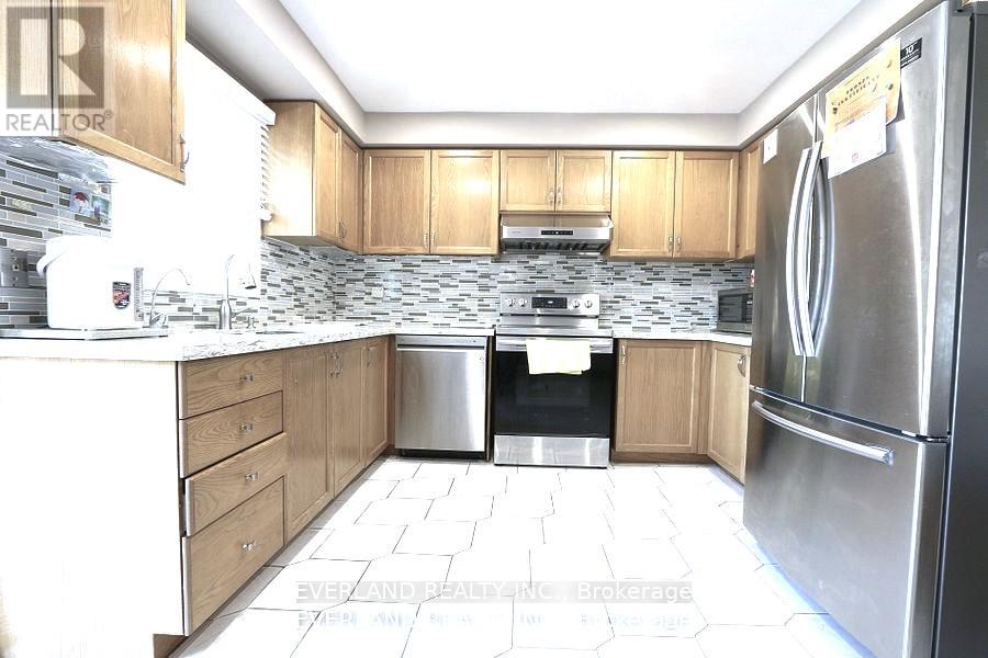 87 KYLA CRESCENT - 32