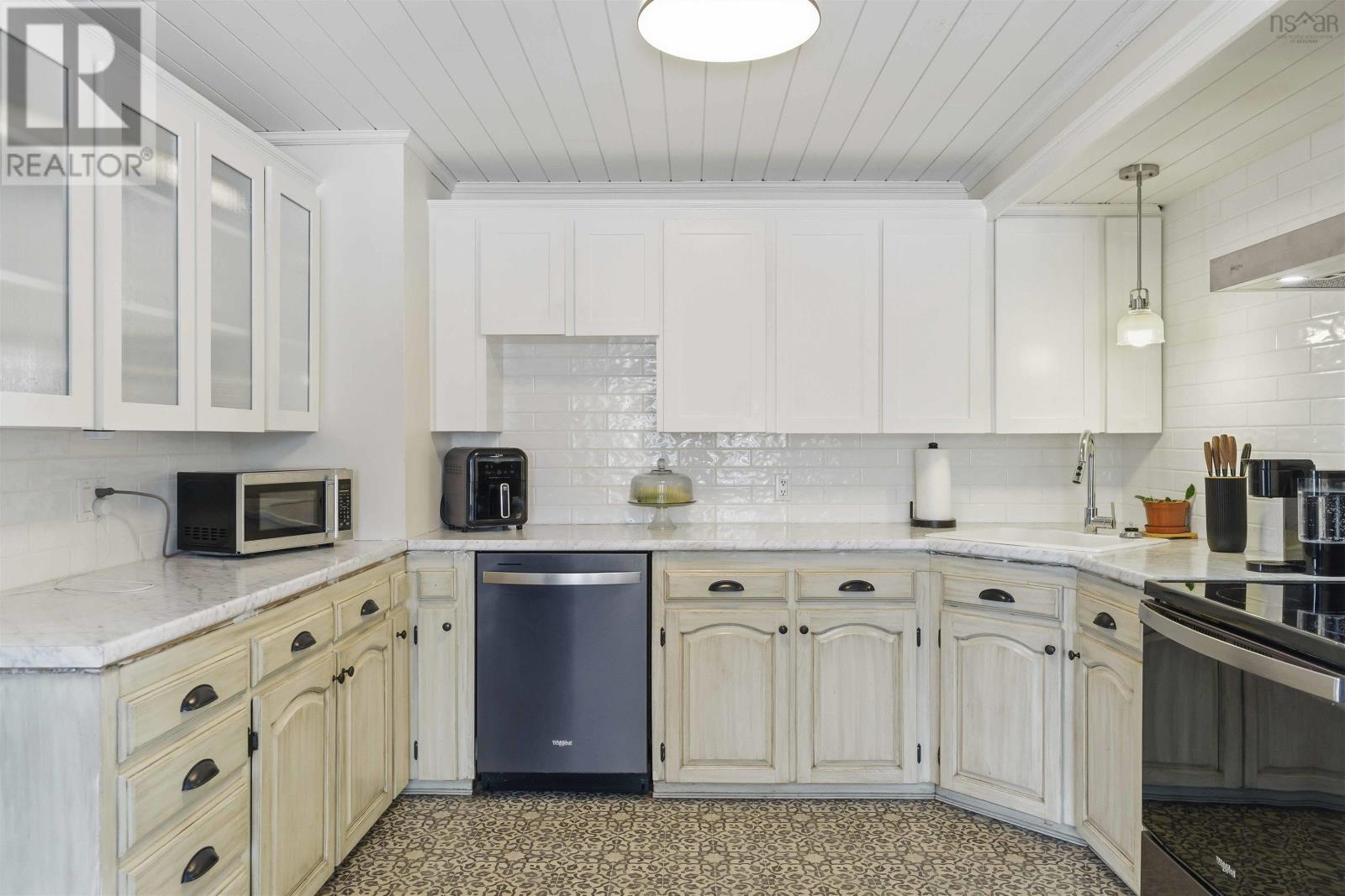 Property 6 of 21 of 722 Highway 1