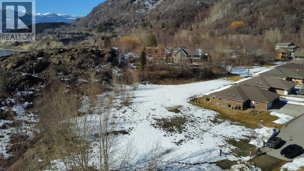 8000 DEVITO Drive, Trail