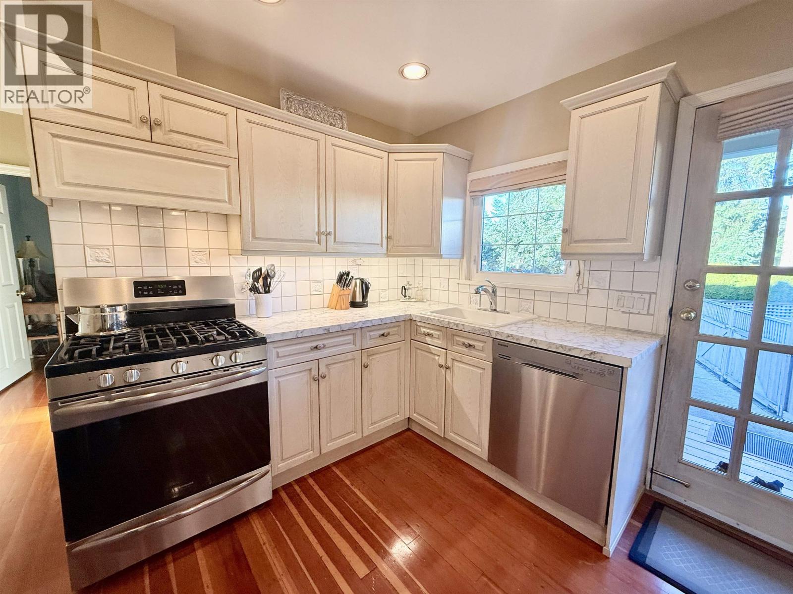 680 THOMPSON AVENUE, Coquitlam