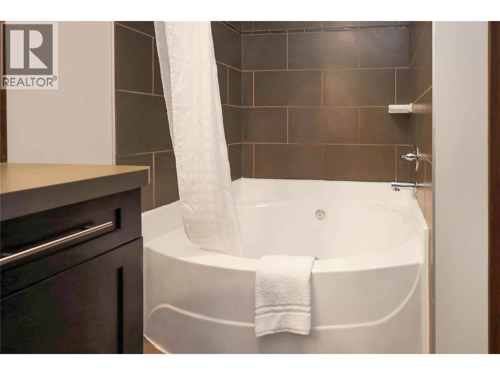 700 BIGHORN Boulevard Unit# 715 F, Radium Hot Springs