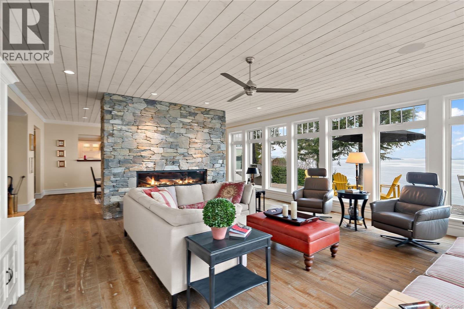 8401 Lochside Dr, Central Saanich