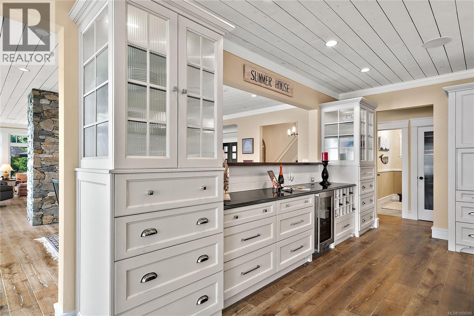 8401 Lochside Dr, Central Saanich