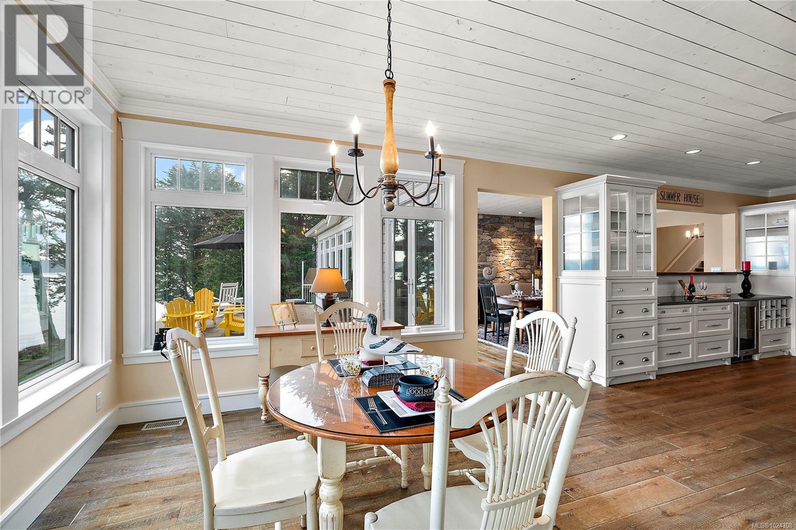 8401 Lochside Dr, Central Saanich