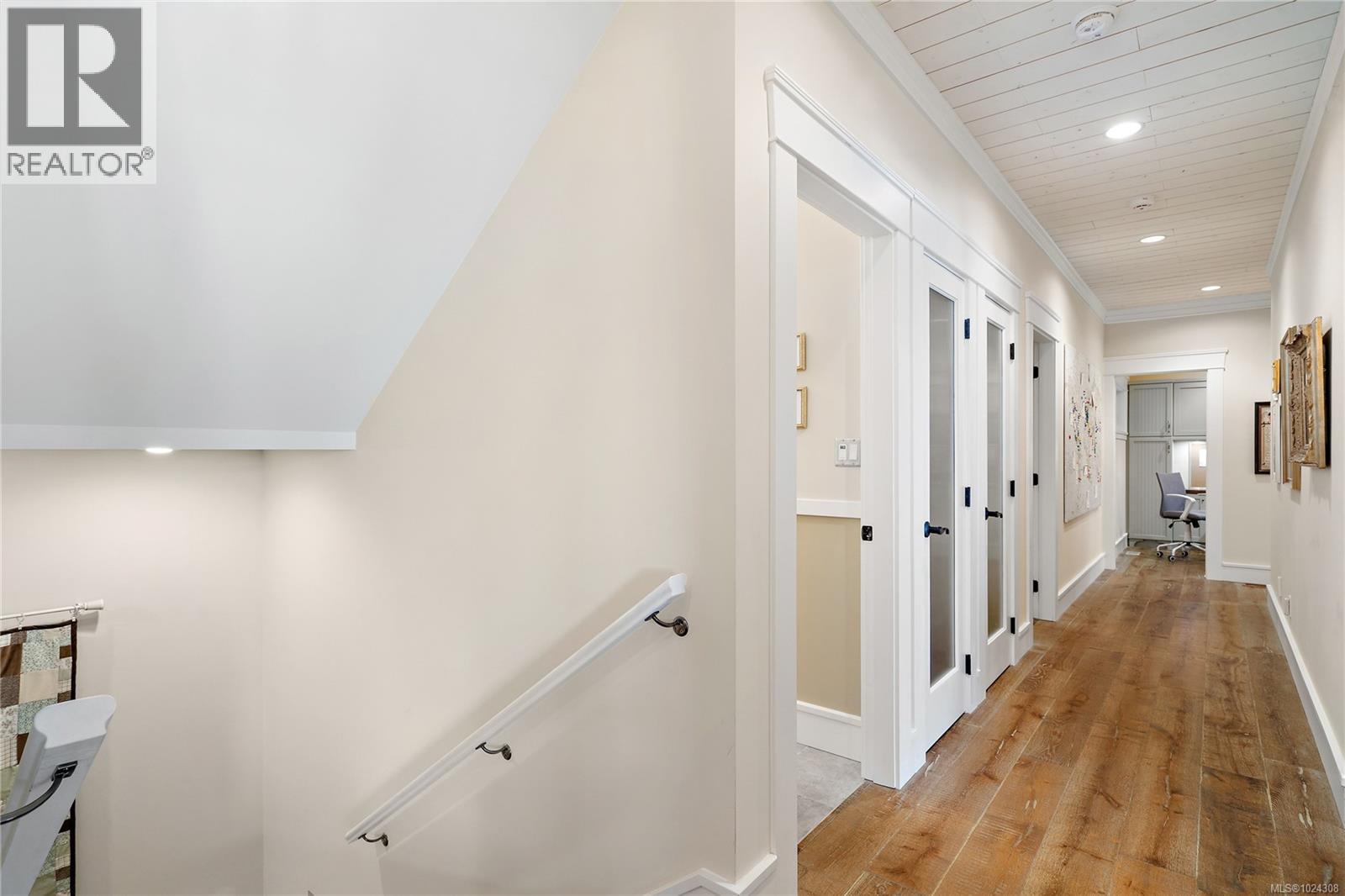 8401 Lochside Dr, Central Saanich