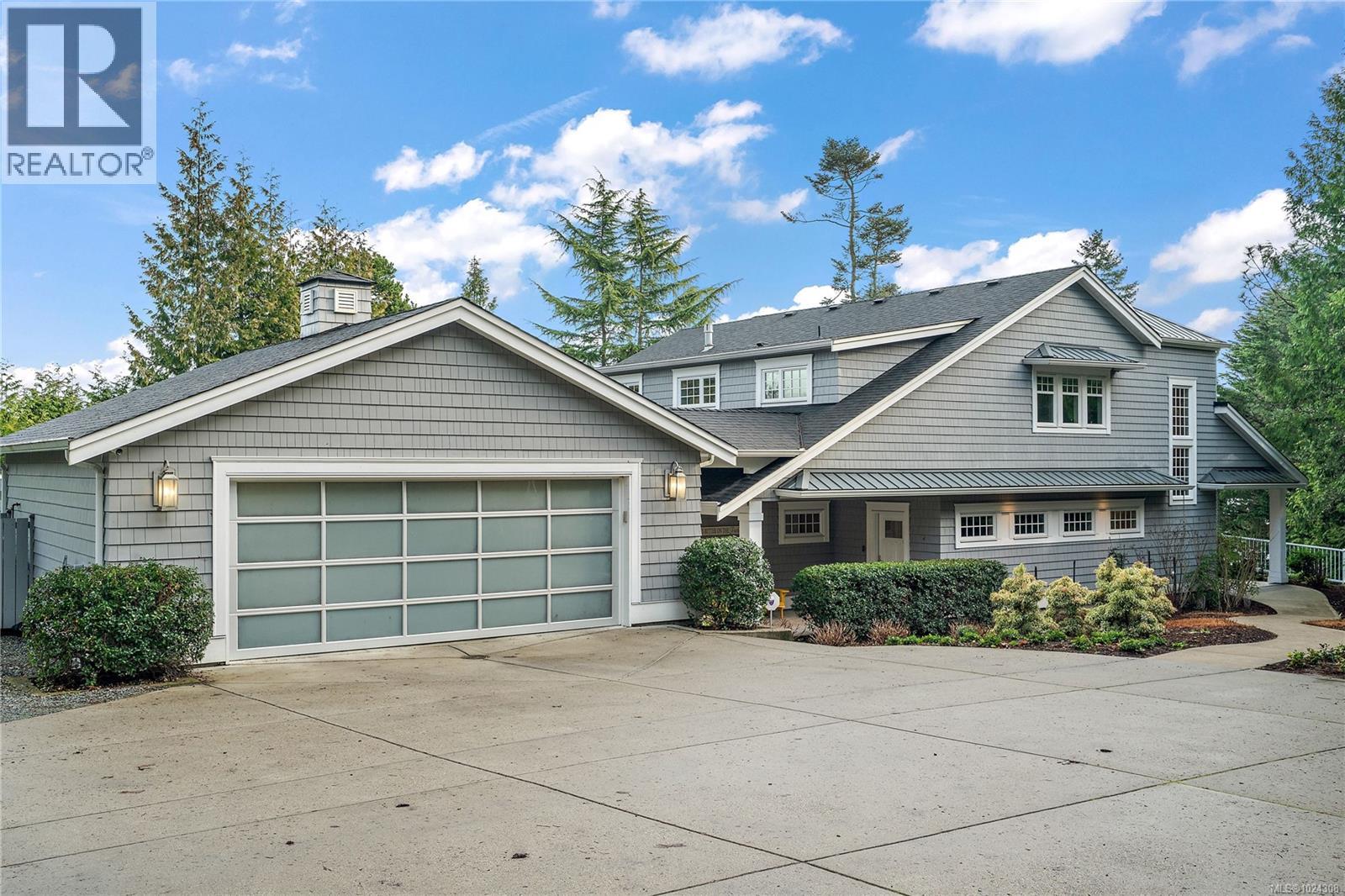 8401 Lochside Dr, Central Saanich